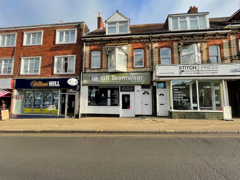 Retail unit in centre of Burgess Hill - LET 